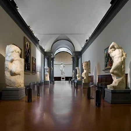 Cozy & Charming Florentine Hideaway