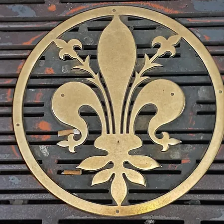 Cozy & Charming Florentine Hideaway Флоренция