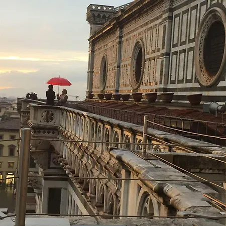 Cozy & Charming Florentine Hideaway