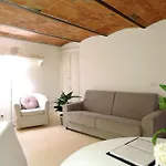 Cozy & Charming Florentine Hideaway 아파트 *