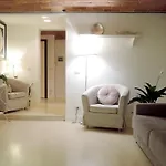 아파트 Cozy & Charming Florentine Hideaway 피렌체