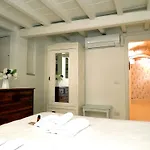 Cozy & Charming Florentine Hideaway 아파트