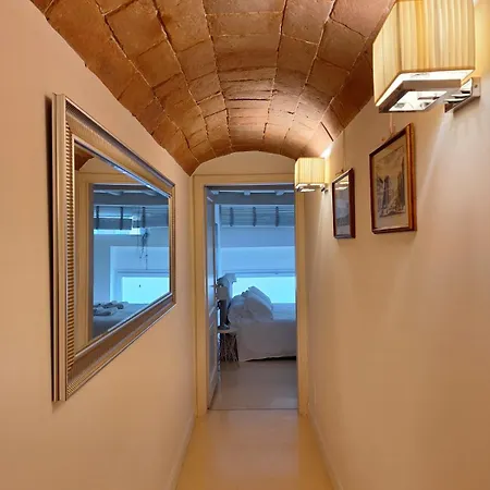 Cozy & Charming Florentine Hideaway شقة *