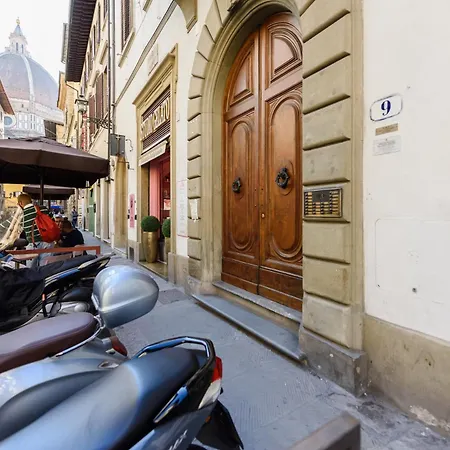 Cozy & Charming Florentine Hideaway * فلورنس