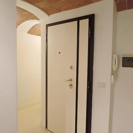 Cozy & Charming Florentine Hideaway * فلورنس