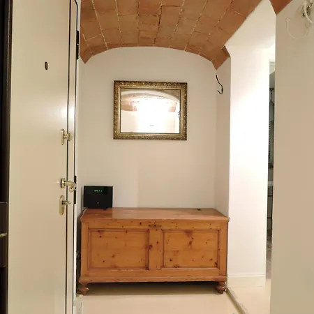 Cozy & Charming Florentine Hideaway فلورنس