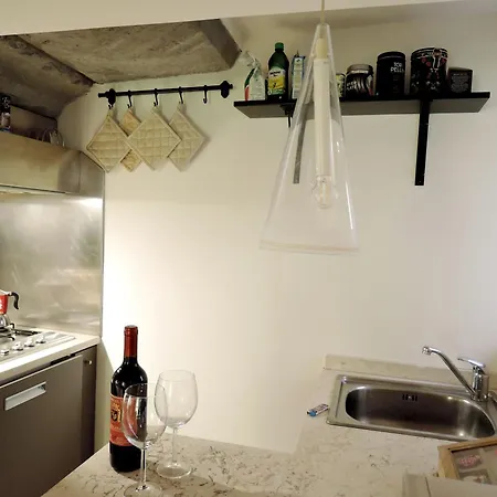 Cozy & Charming Florentine Hideaway فلورنس