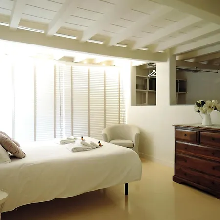 Cozy & Charming Florentine Hideaway شقة *
