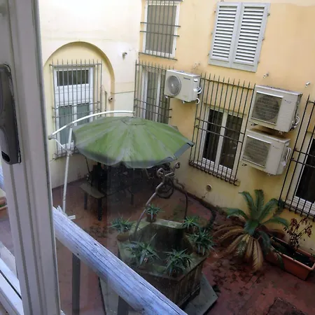 شقة Cozy & Charming Florentine Hideaway