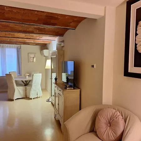 Cozy & Charming Florentine Hideaway Lejlighed