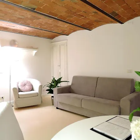 Cozy & Charming Florentine Hideaway Apartment *